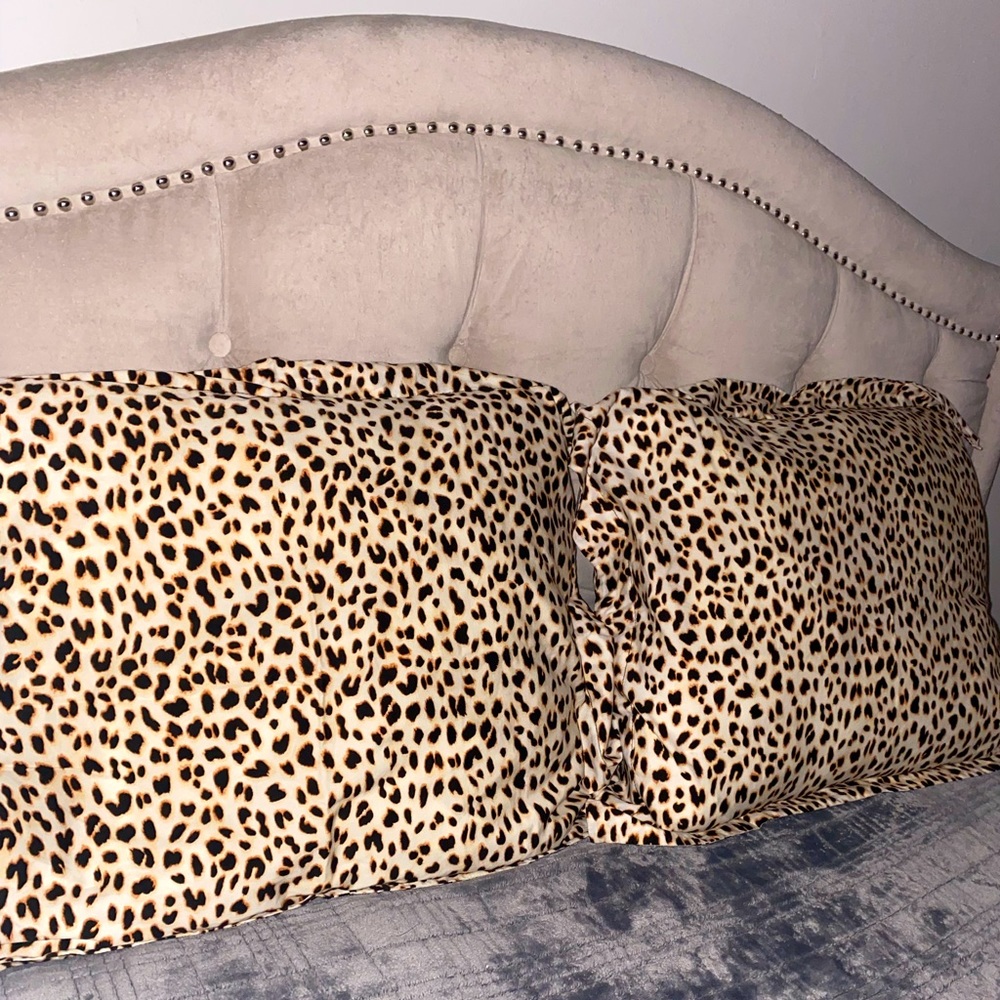 PINK Victoria’s Secret RARE Leopard Print Pillow Shams